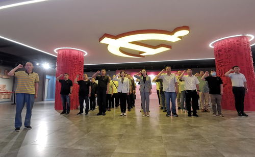 市發(fā)改委開(kāi)展“傳承紅色基因 汲取奮進(jìn)力量”主題黨日活動(dòng)——組織全體黨員干部參觀曲靖紅色文化展覽館